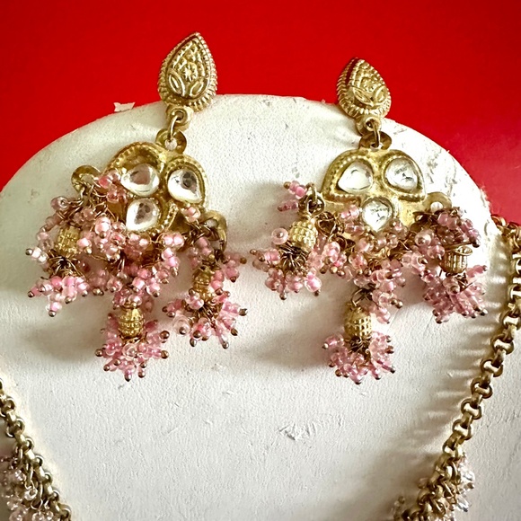 Necklace with matching earrings - Picture 2 of 6